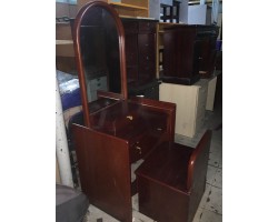 Thanh lý bàn trang điểm chất liệu MDF